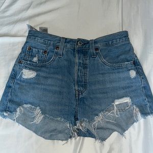 Levi’s 501 shorts W25
